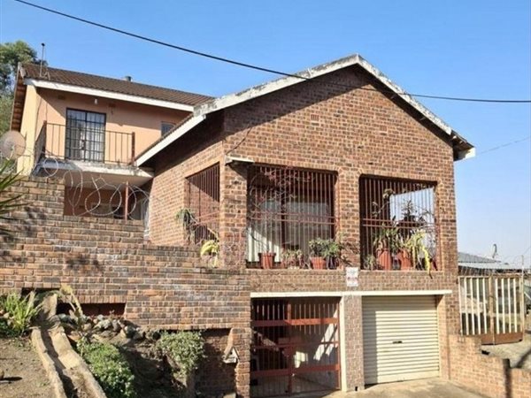 5 Bedroom House 5 Bedroom House