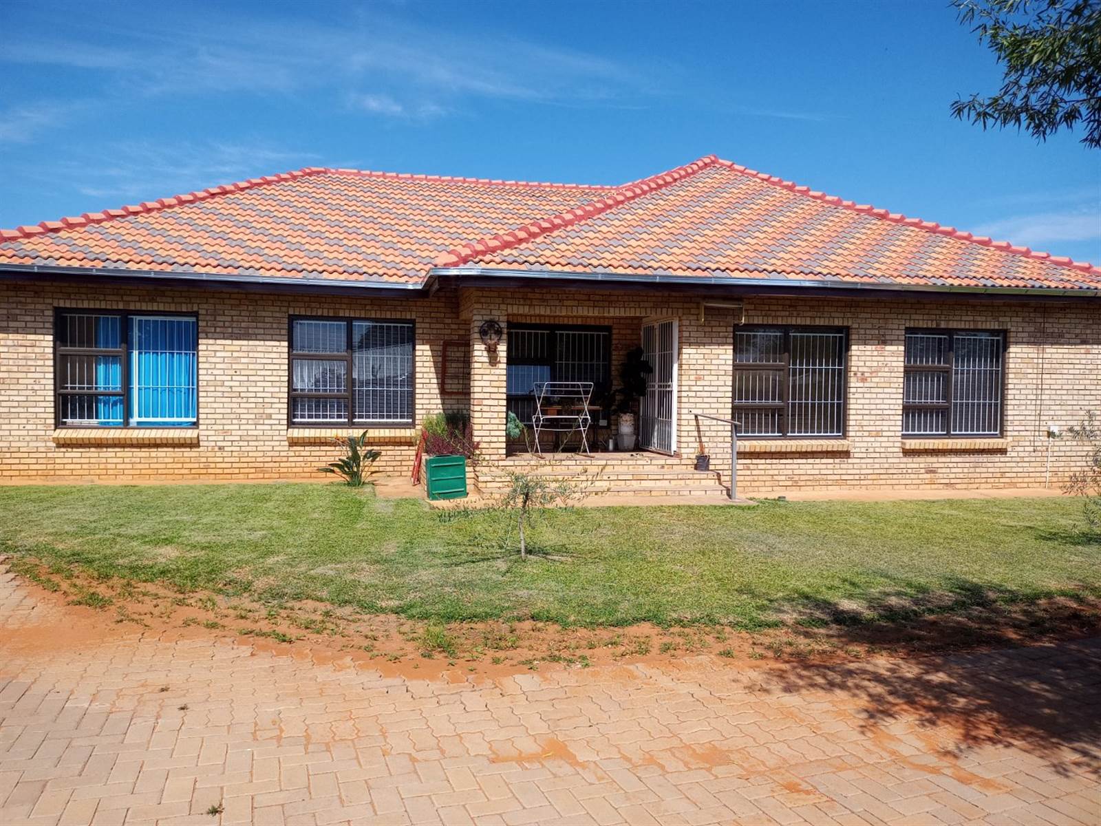 4 Bed House in Jan Kempdorp photo number 3