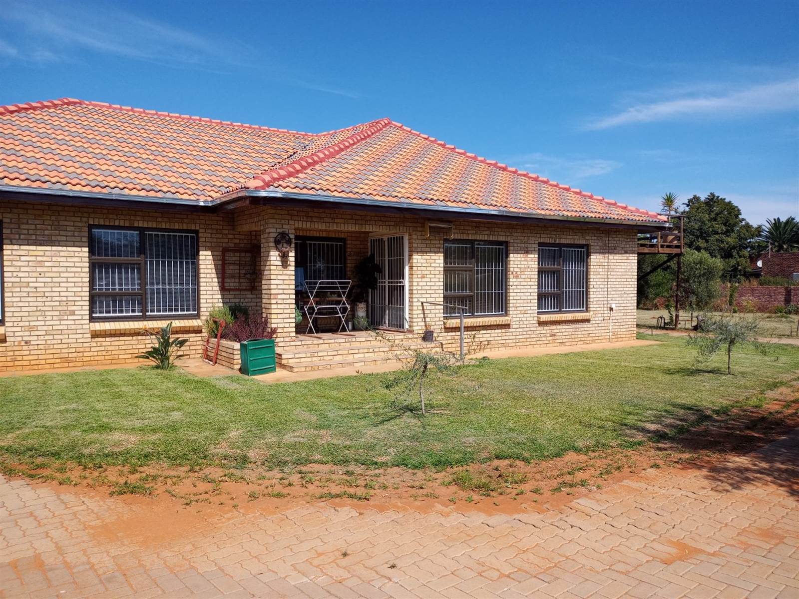 4 Bed House in Jan Kempdorp photo number 12