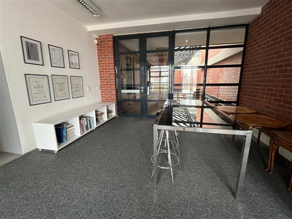 256  m² Office Space