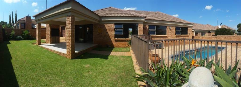 3 Bed Townhouse in Fochville photo number 15