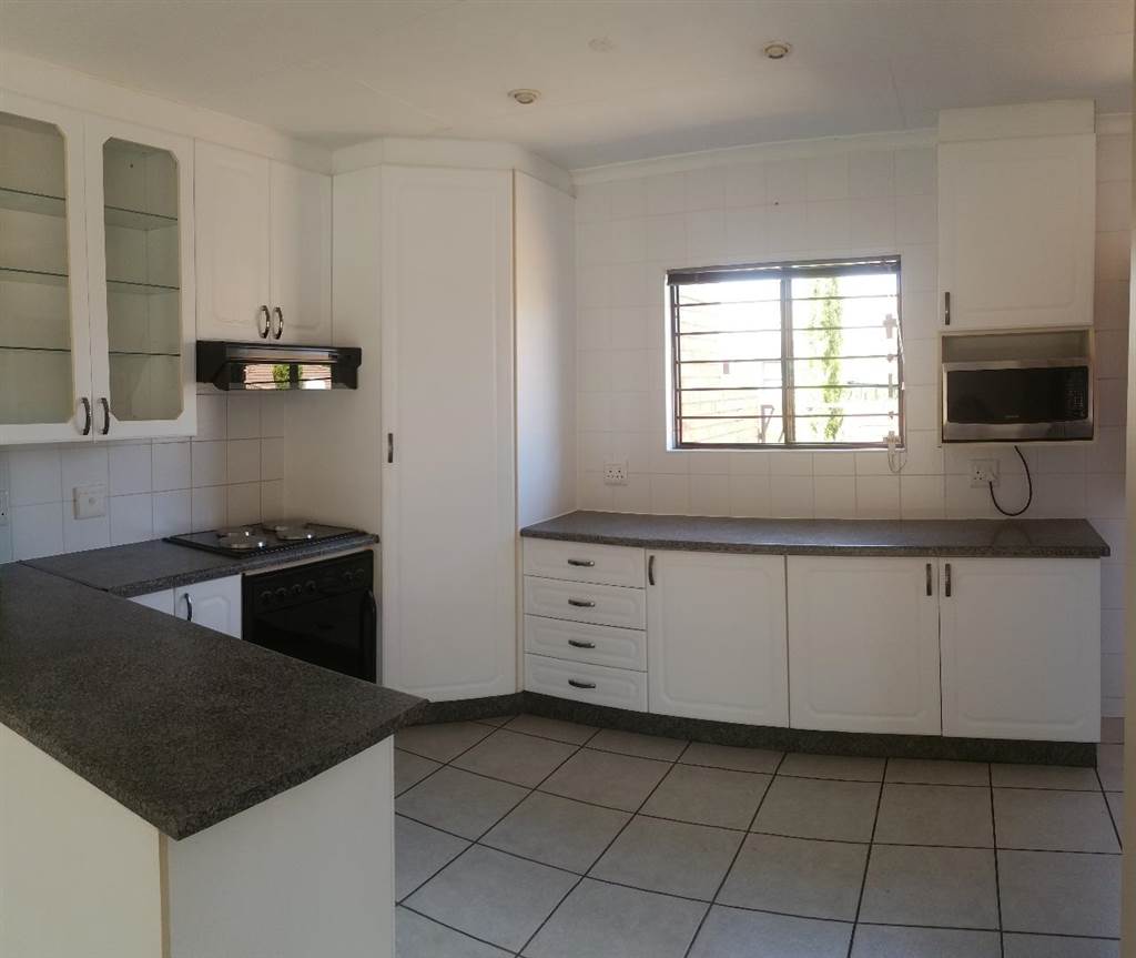 3 Bed Townhouse in Fochville photo number 3