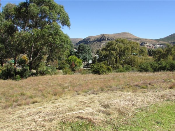 702 m² Land available in Clarens Golf And Trout Estate