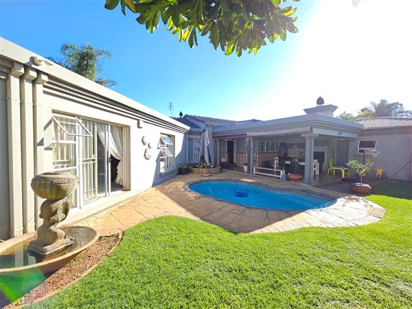 4 Bedroom House 4 Bedroom House