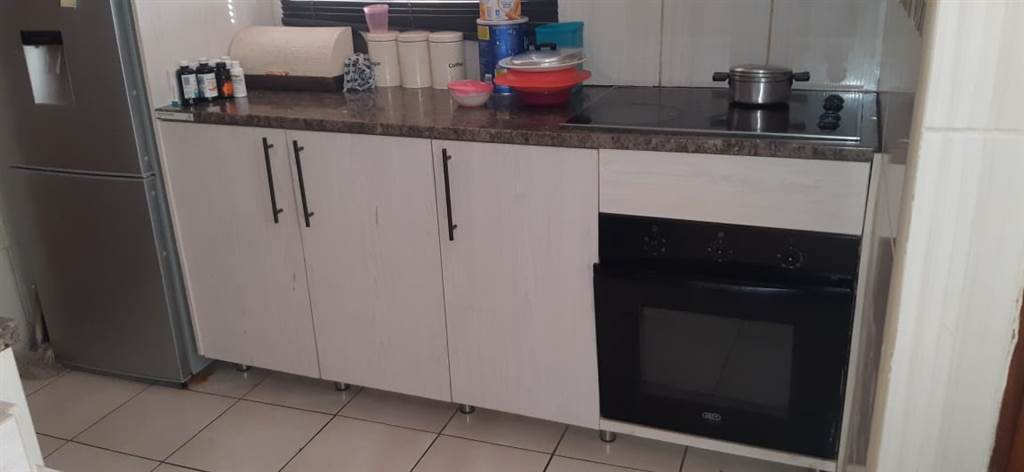 2 Bed House in Soshanguve B photo number 5