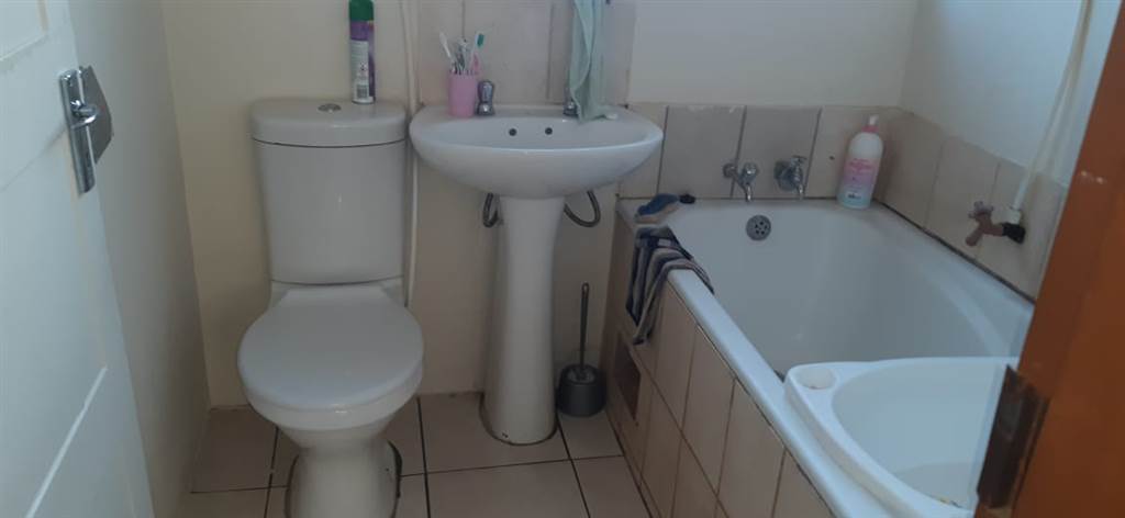 2 Bed House in Soshanguve B photo number 10
