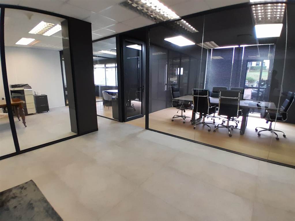 321  m² Commercial space in La Lucia photo number 2