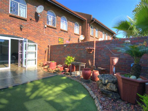 3 Bedroom Townhouse 3 Bedroom Townhouse