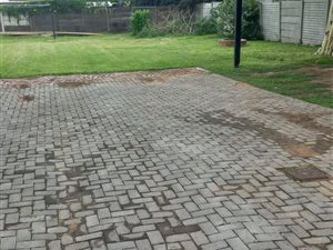 Bachelor Apartment in Capital Park