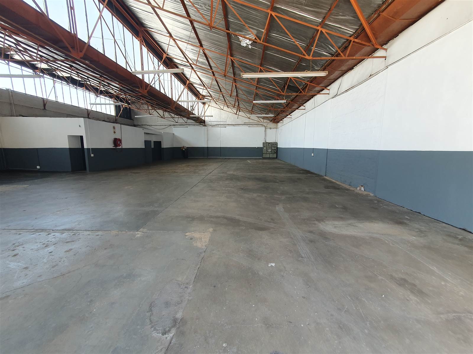 460  m² Industrial space in Selby photo number 3