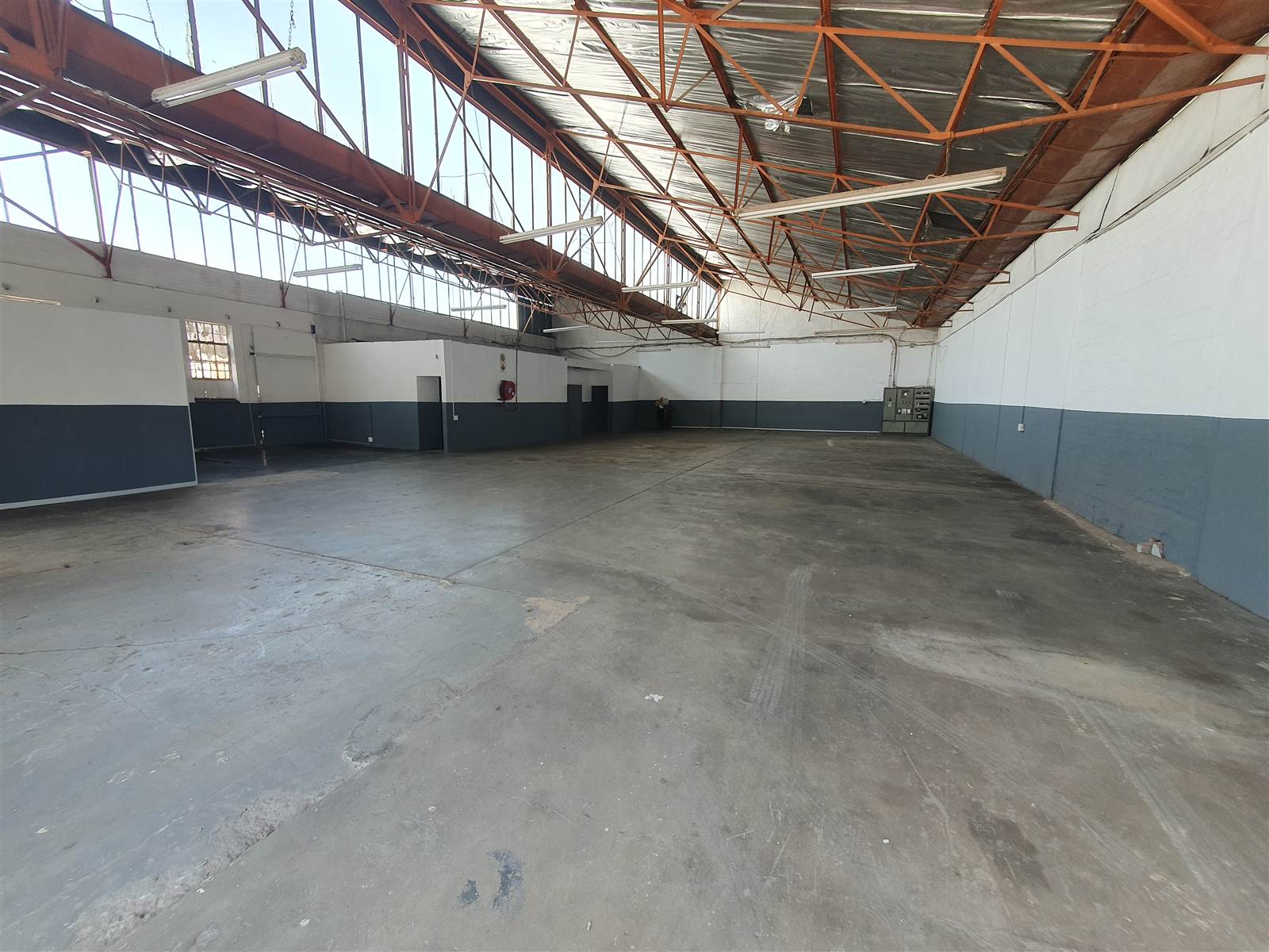 460  m² Industrial space in Selby photo number 2