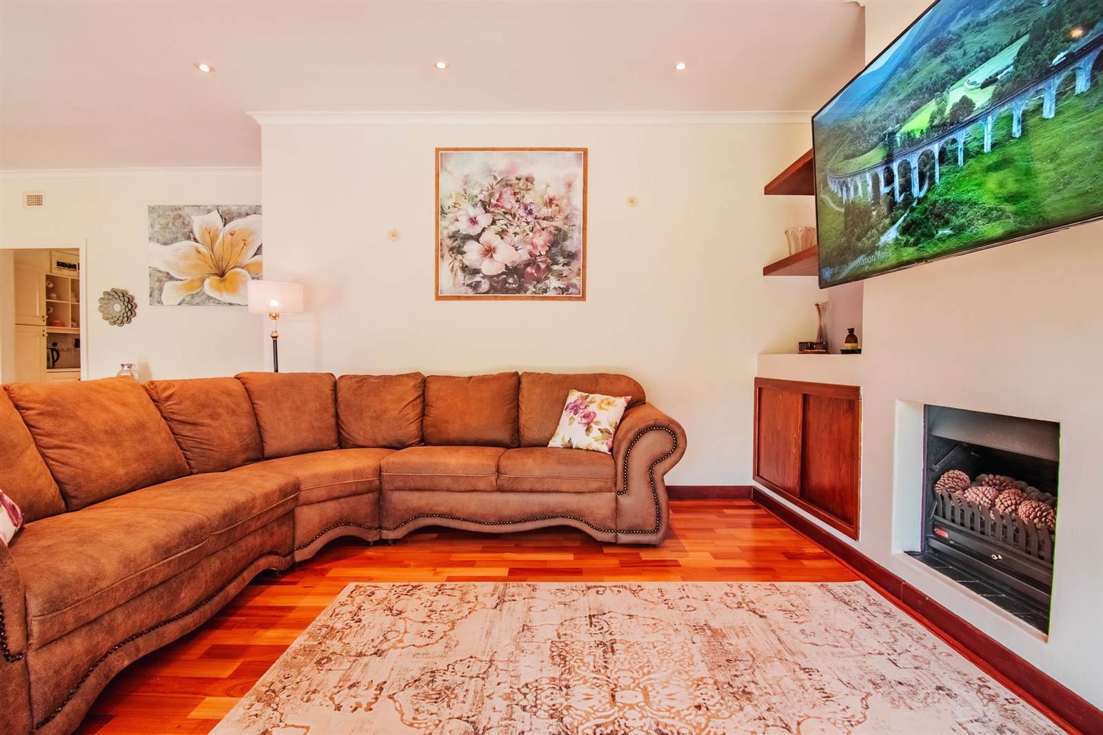 4 Bed Simplex in Kloof photo number 11