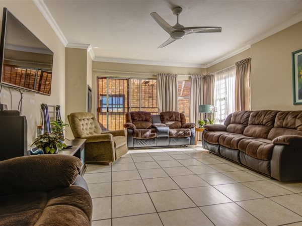 2 Bedroom Townhouse 2 Bedroom Townhouse