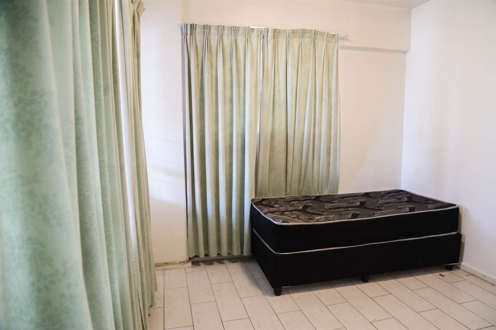 6 Bed Apartment in Durban CBD photo number 10