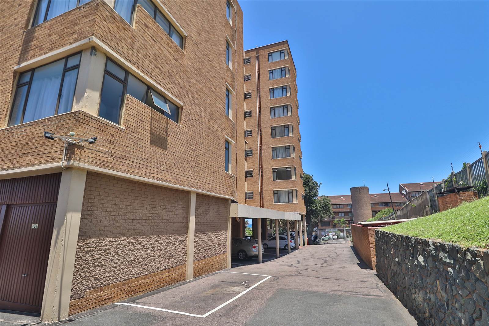 2 Bed Flat in Scottburgh Central photo number 1