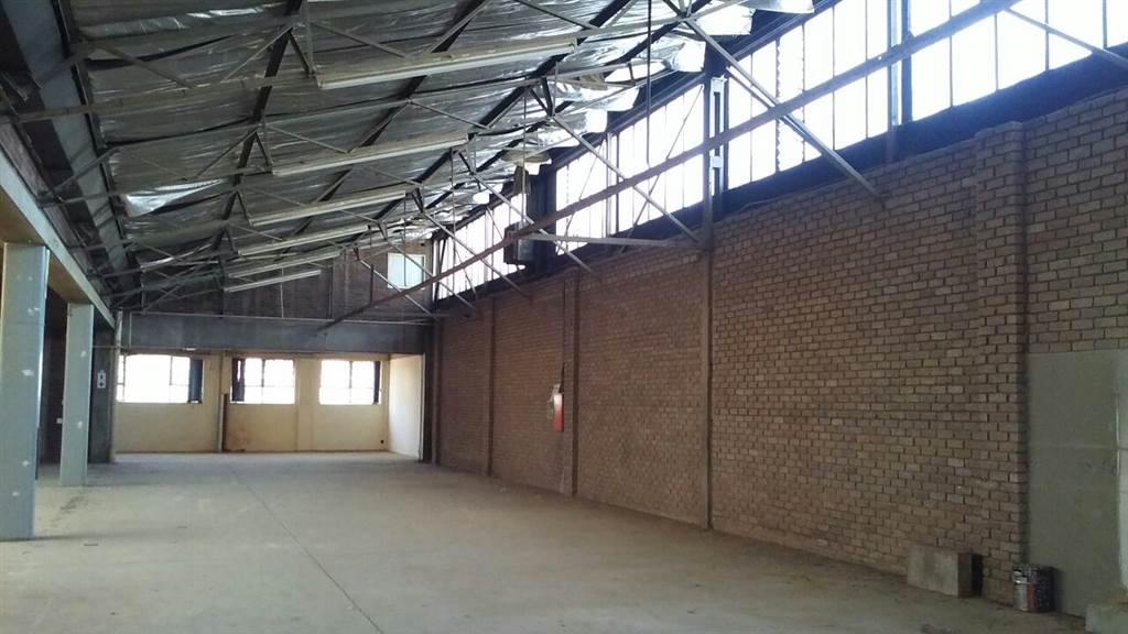 839  m² Industrial space in Benrose photo number 4