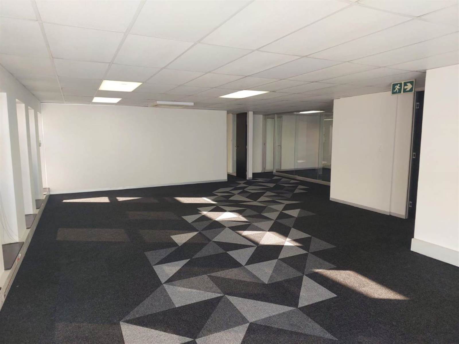 210  m² Commercial space in Hurlingham photo number 6