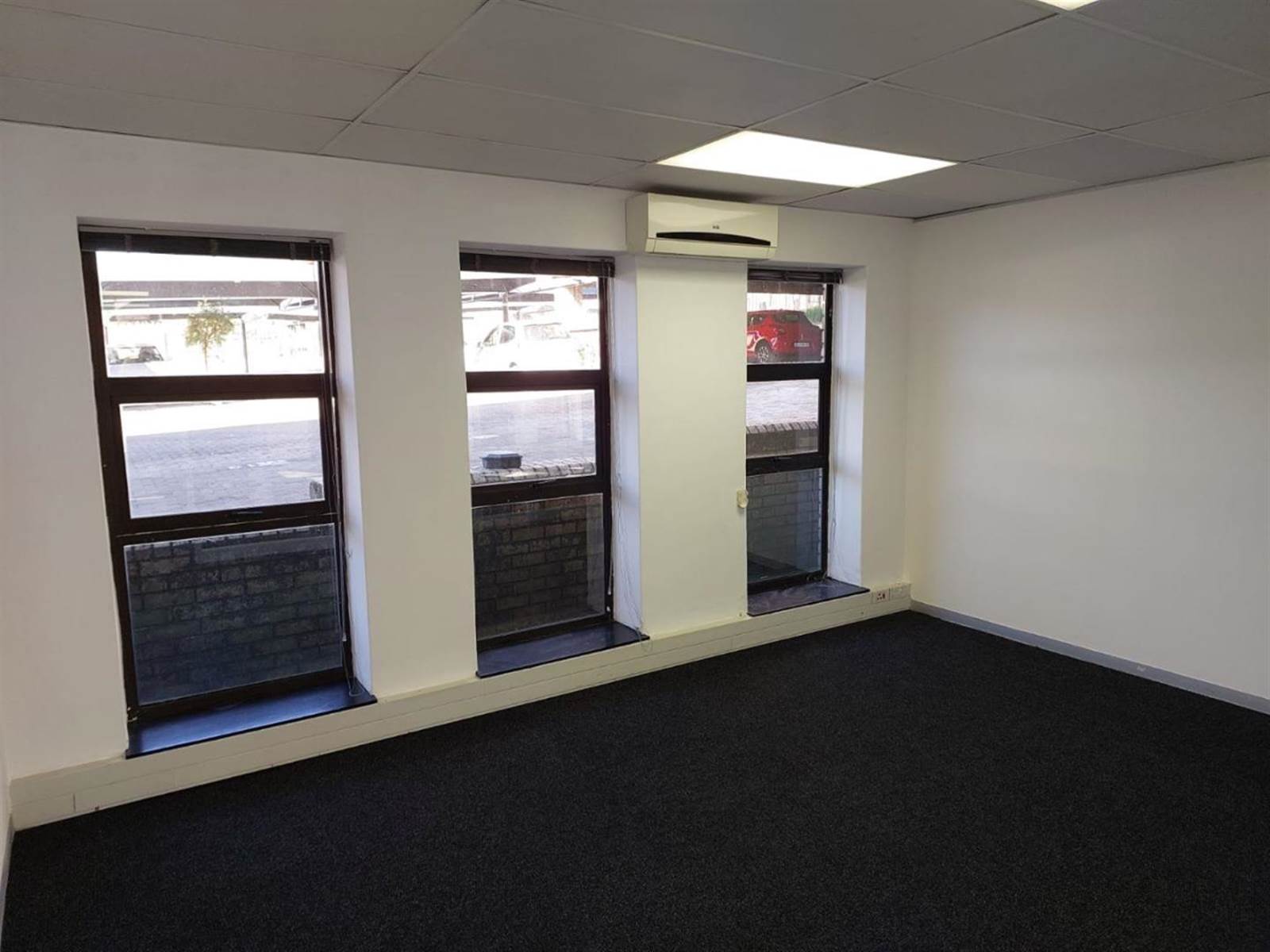 210  m² Commercial space in Hurlingham photo number 3