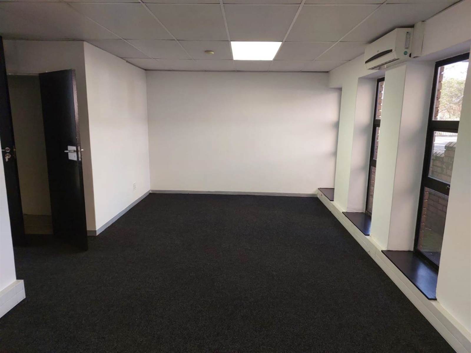 210  m² Commercial space in Hurlingham photo number 7