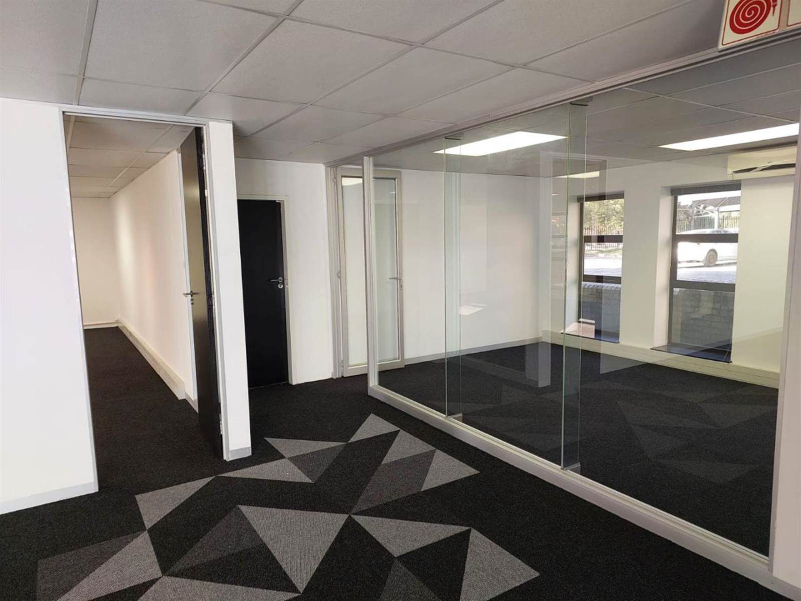 210  m² Commercial space in Hurlingham photo number 4