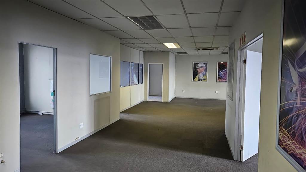 2501  m² Office Space in Isando photo number 15