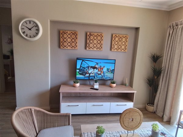 2 Bed Apartment in Roodeplaat