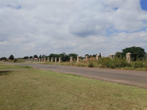 2.9 ha Land available in Roodekop