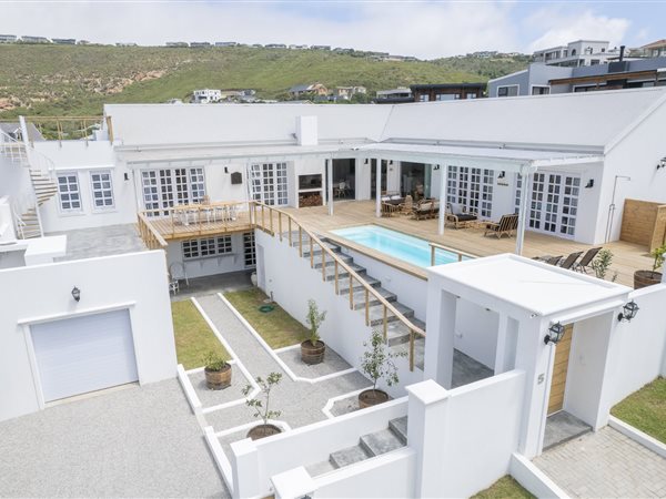 5 Bed House in Robberg