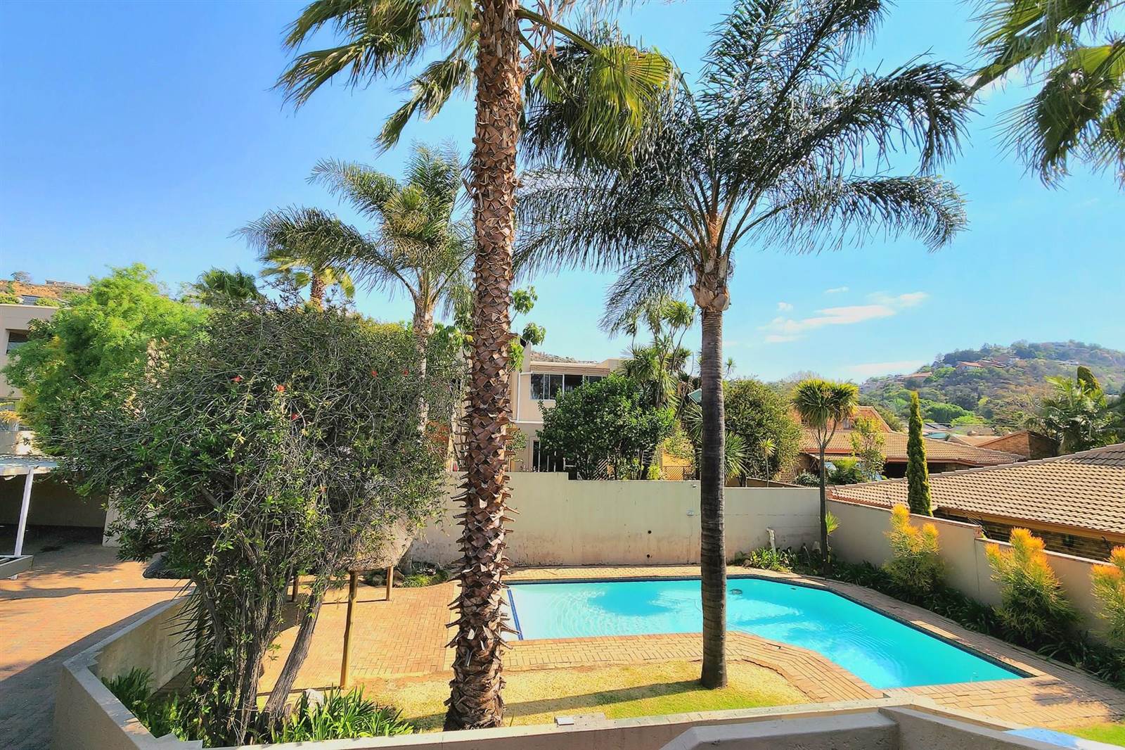 2 Bed Apartment in Constantia Kloof photo number 18