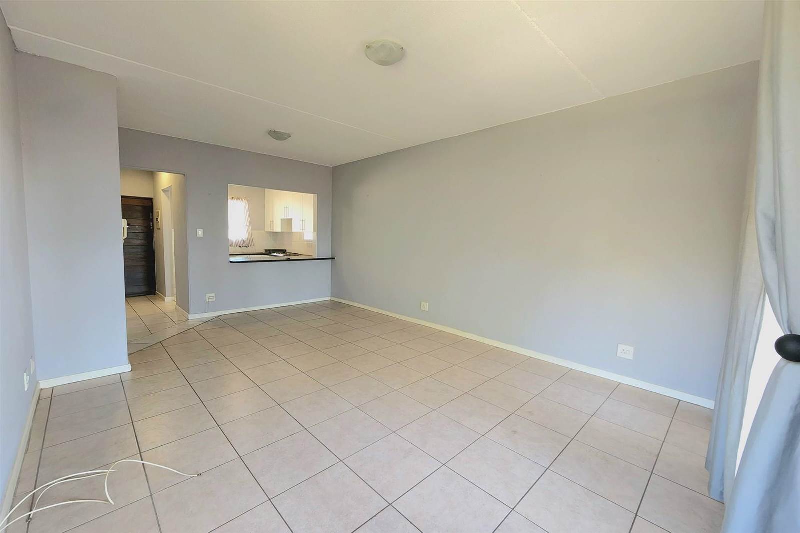 2 Bed Apartment in Constantia Kloof photo number 7