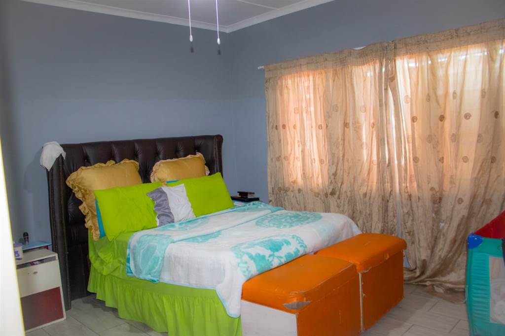 2 Bed Apartment in Pietermaritzburg Central photo number 12