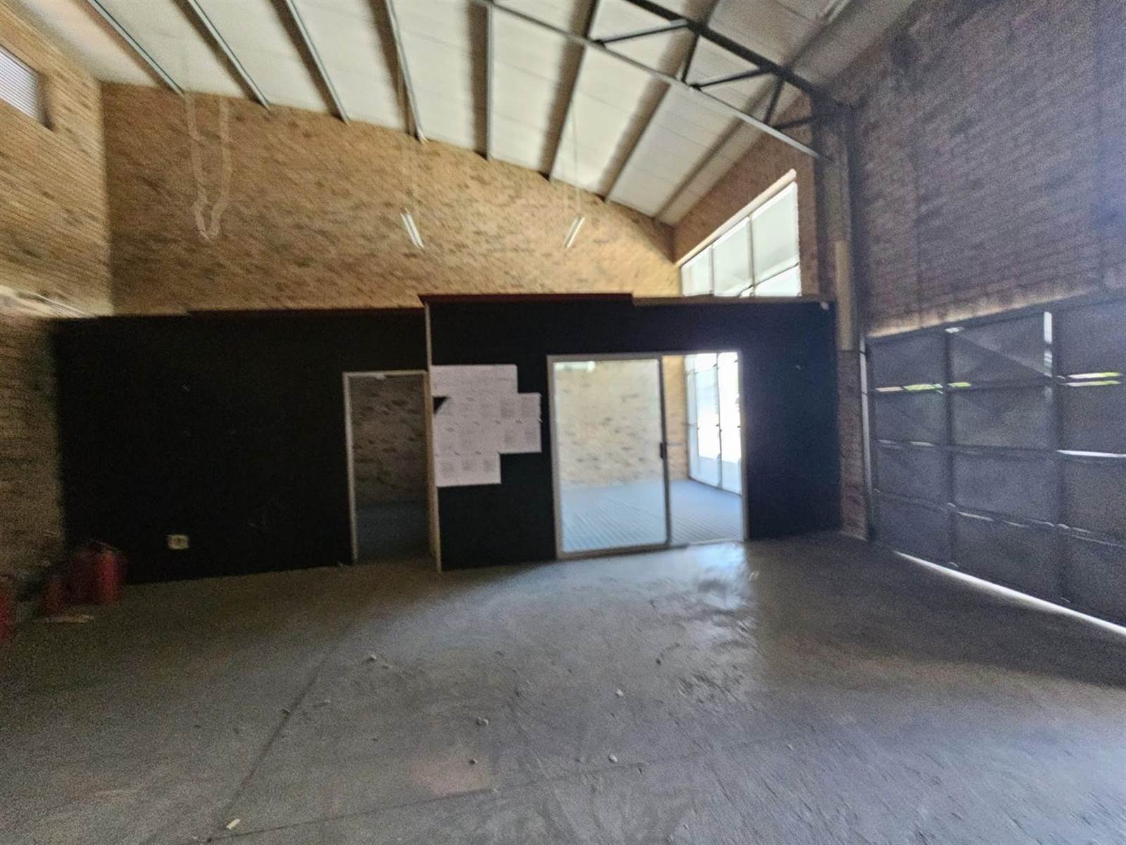 150  m² Commercial space in Secunda photo number 10