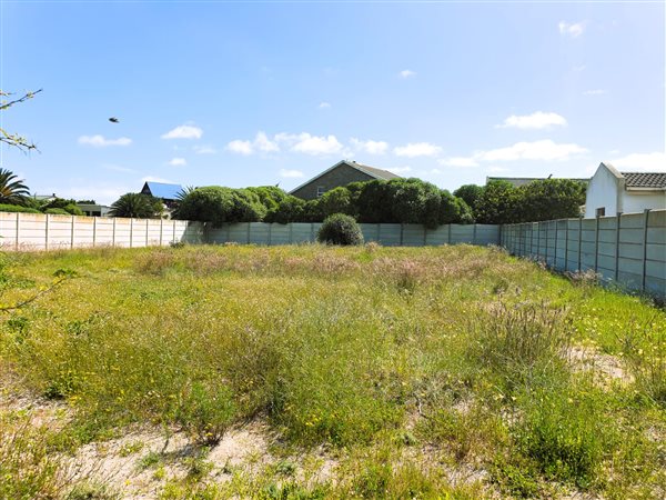 585 m² Land available in Britannia Bay