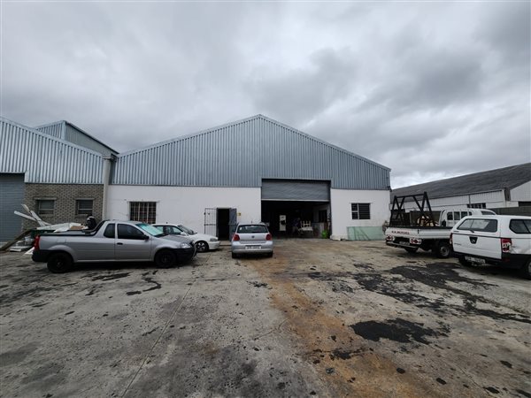 444  m² Industrial space