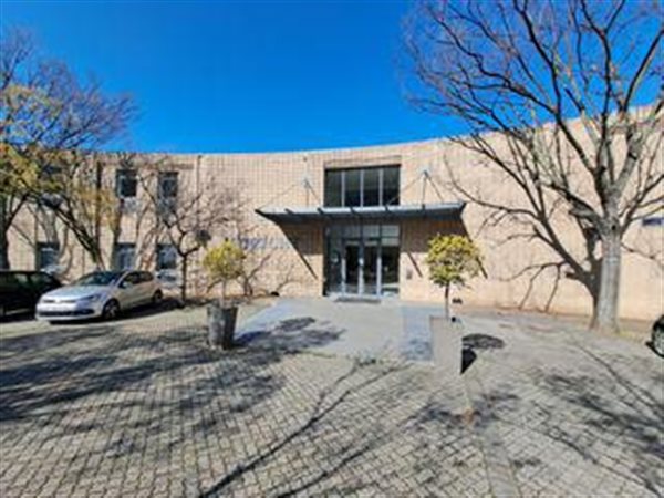 552  m² Commercial space in Plattekloof