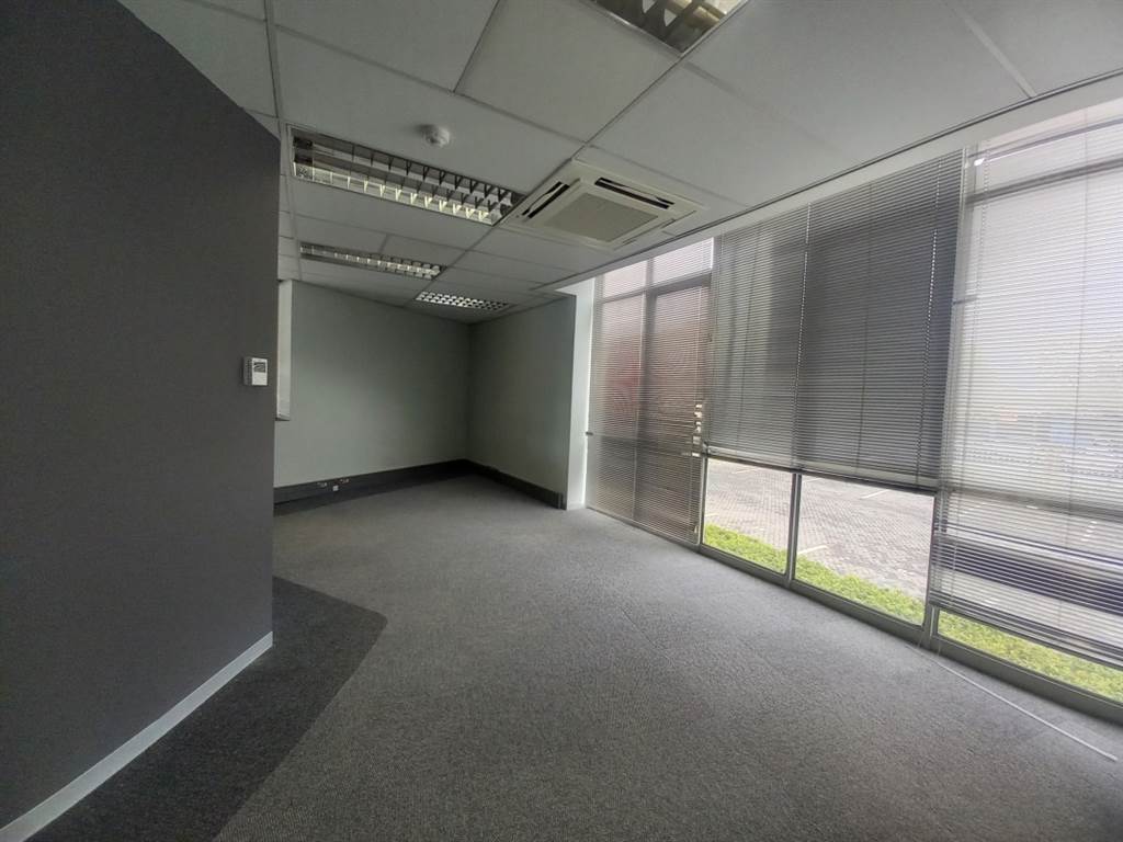 625.8  m² Office Space in Hatfield photo number 3