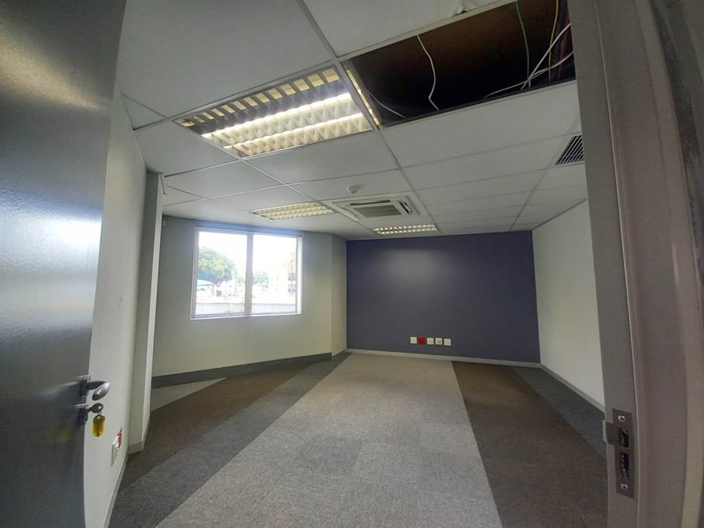 625.8  m² Office Space in Hatfield photo number 13