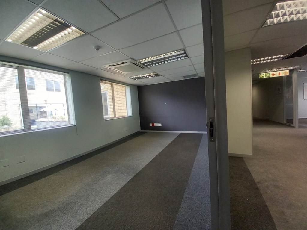 625.8  m² Office Space in Hatfield photo number 10