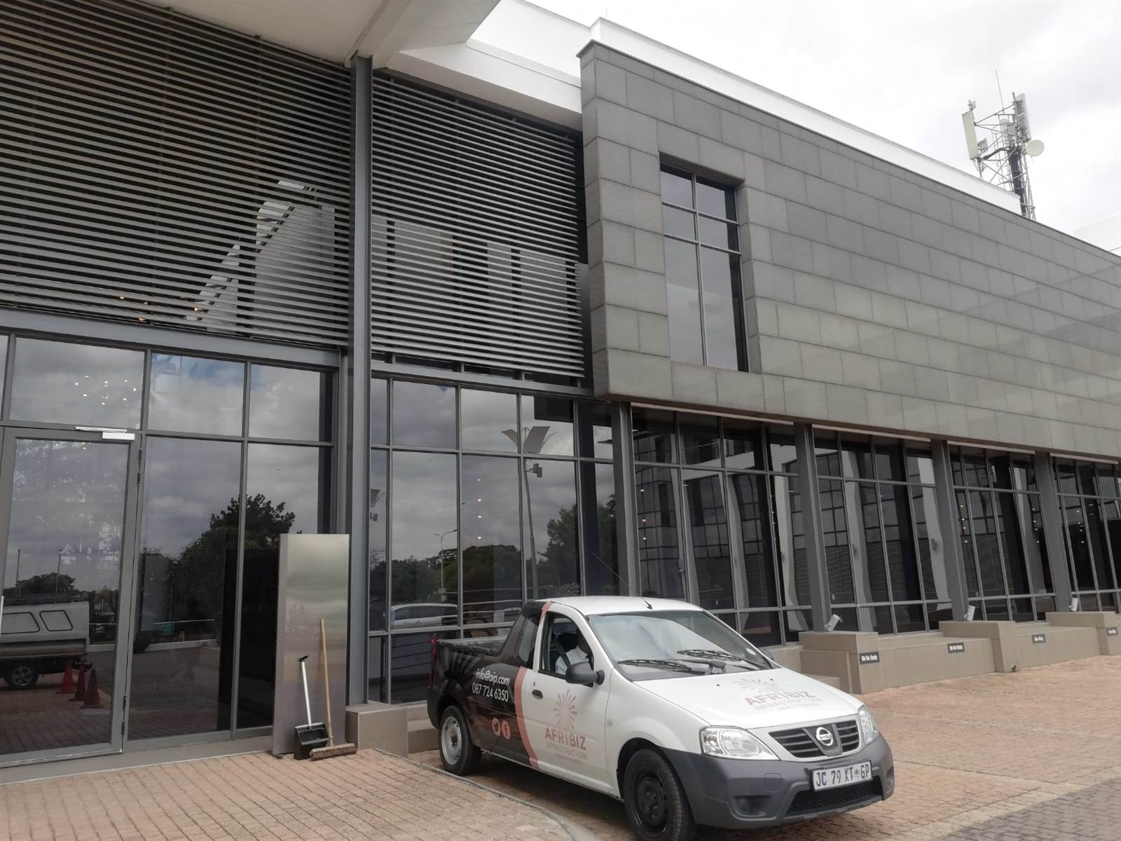 697  m² Commercial space in Rivonia photo number 3