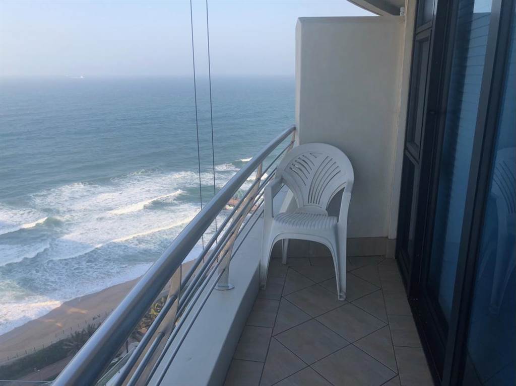 1 Bed Apartment in Umhlanga Rocks photo number 1