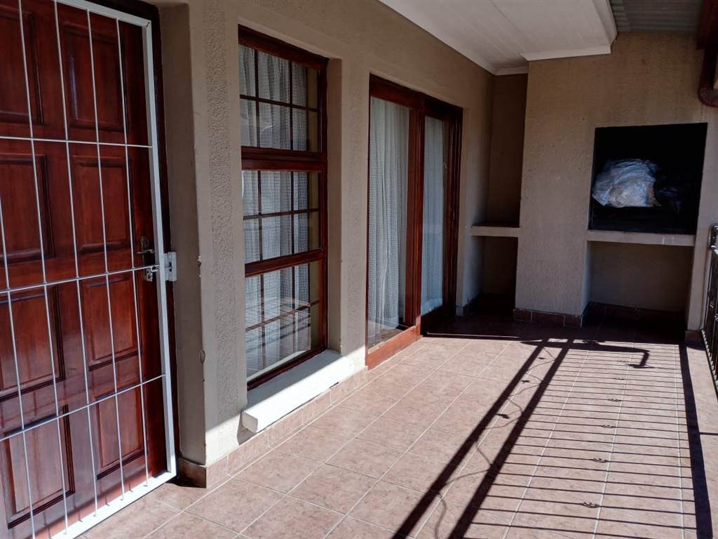 3 Bed Townhouse in Vaalpark photo number 1