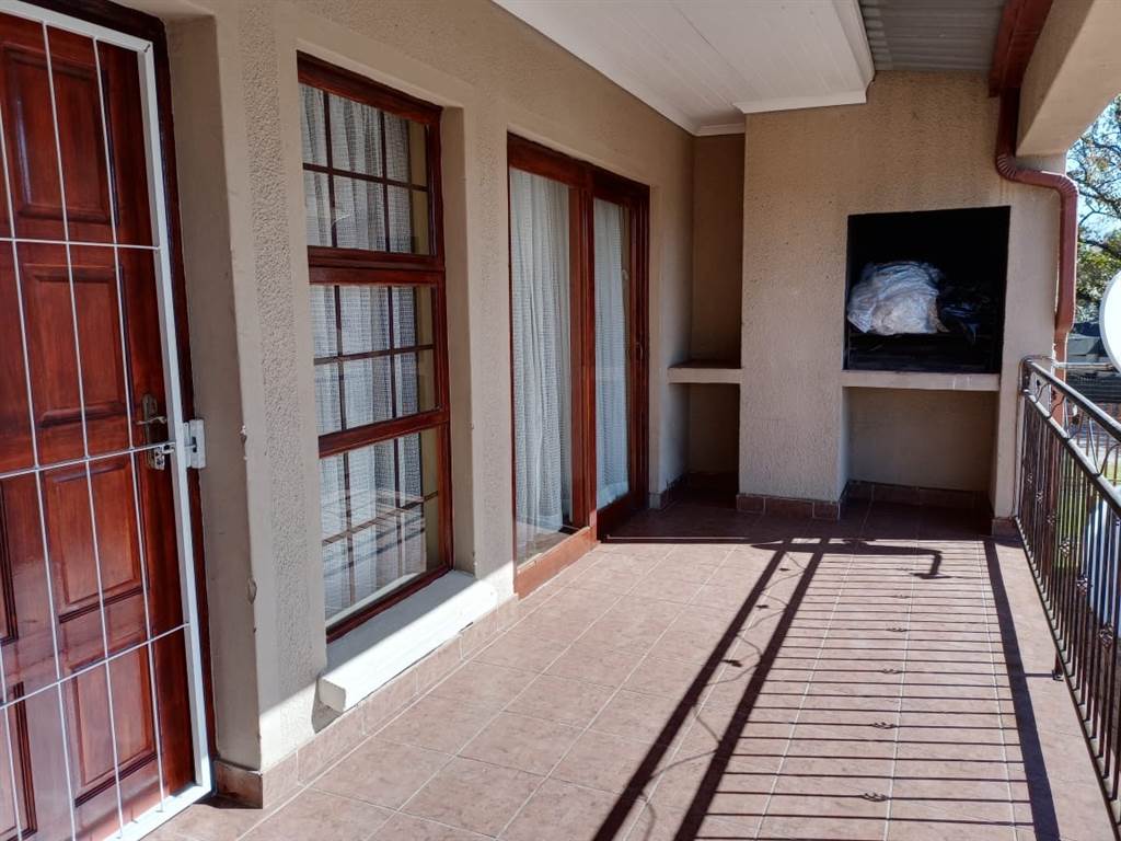 3 Bed Townhouse in Vaalpark photo number 14