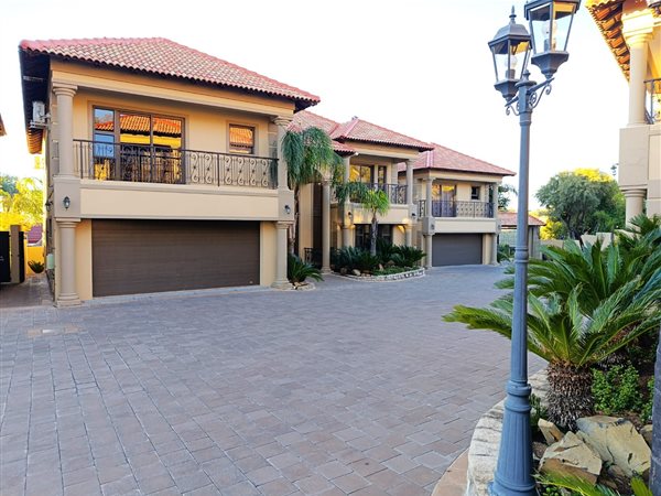 5 Bedroom House 5 Bedroom House