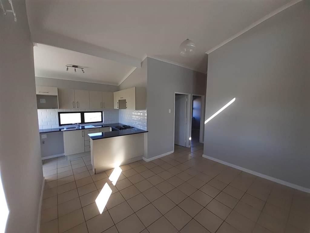 2 Bed Simplex in Parsons Vlei photo number 2