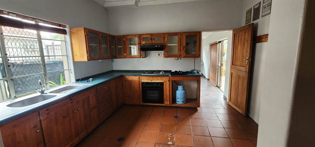 2 Bed House in Rietfontein photo number 3
