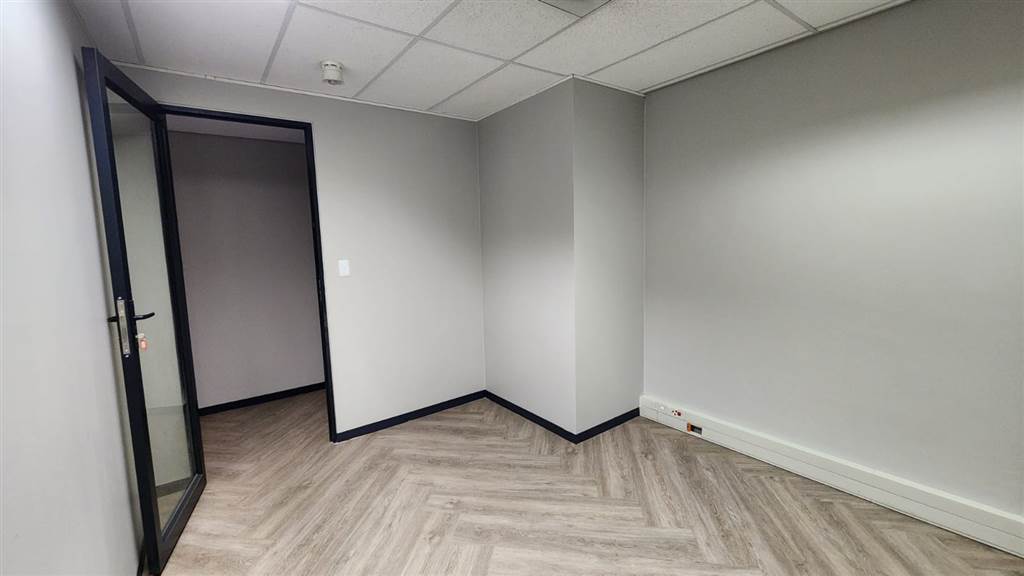 30  m² Commercial space in Centurion CBD photo number 8