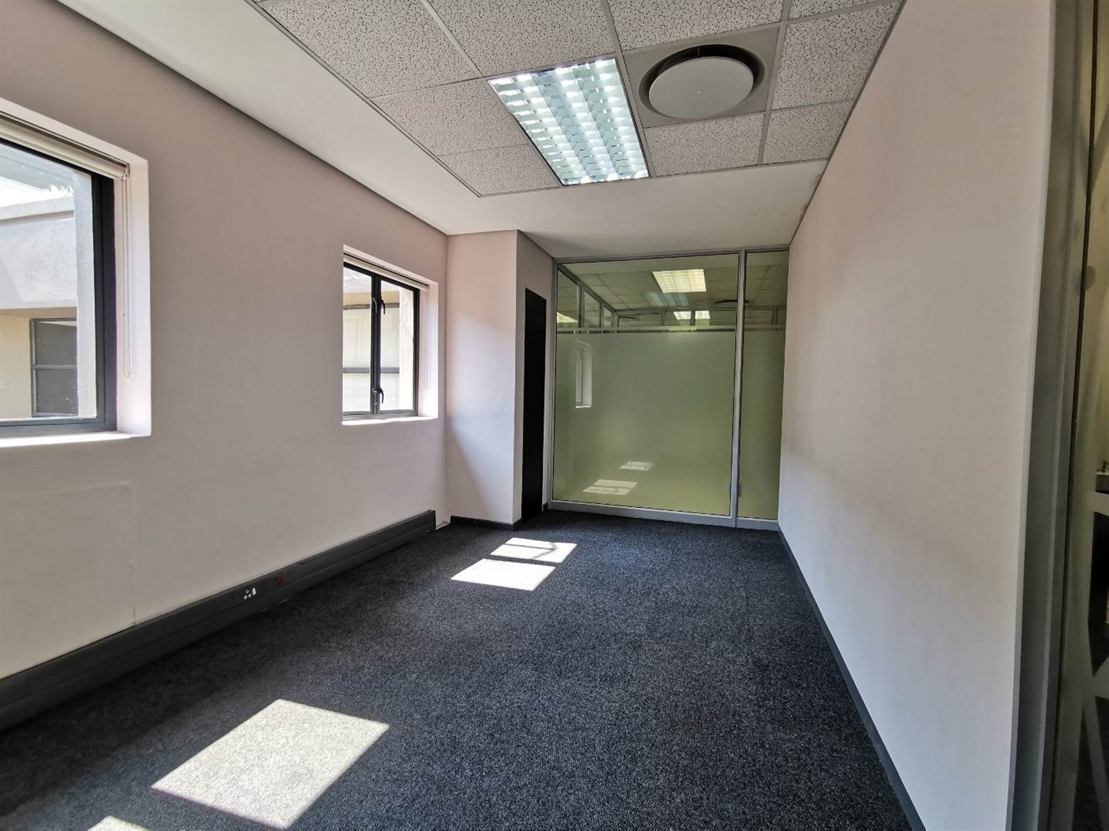 250  m² Office Space in Strubens Valley photo number 10