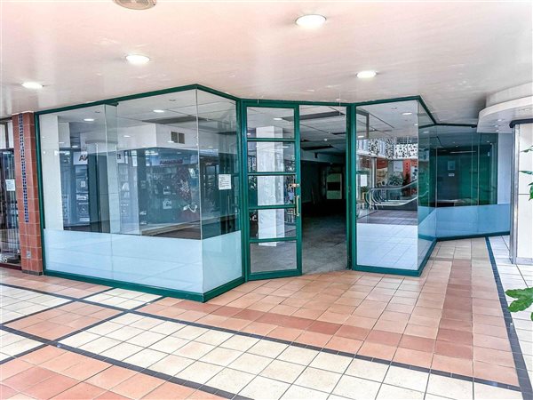 240 m² Retail Space 240 m² Retail Space