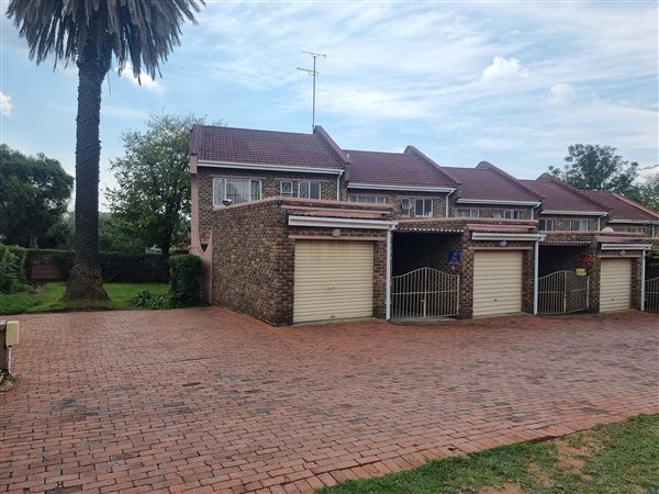 3 Bedroom Townhouse 3 Bedroom Townhouse