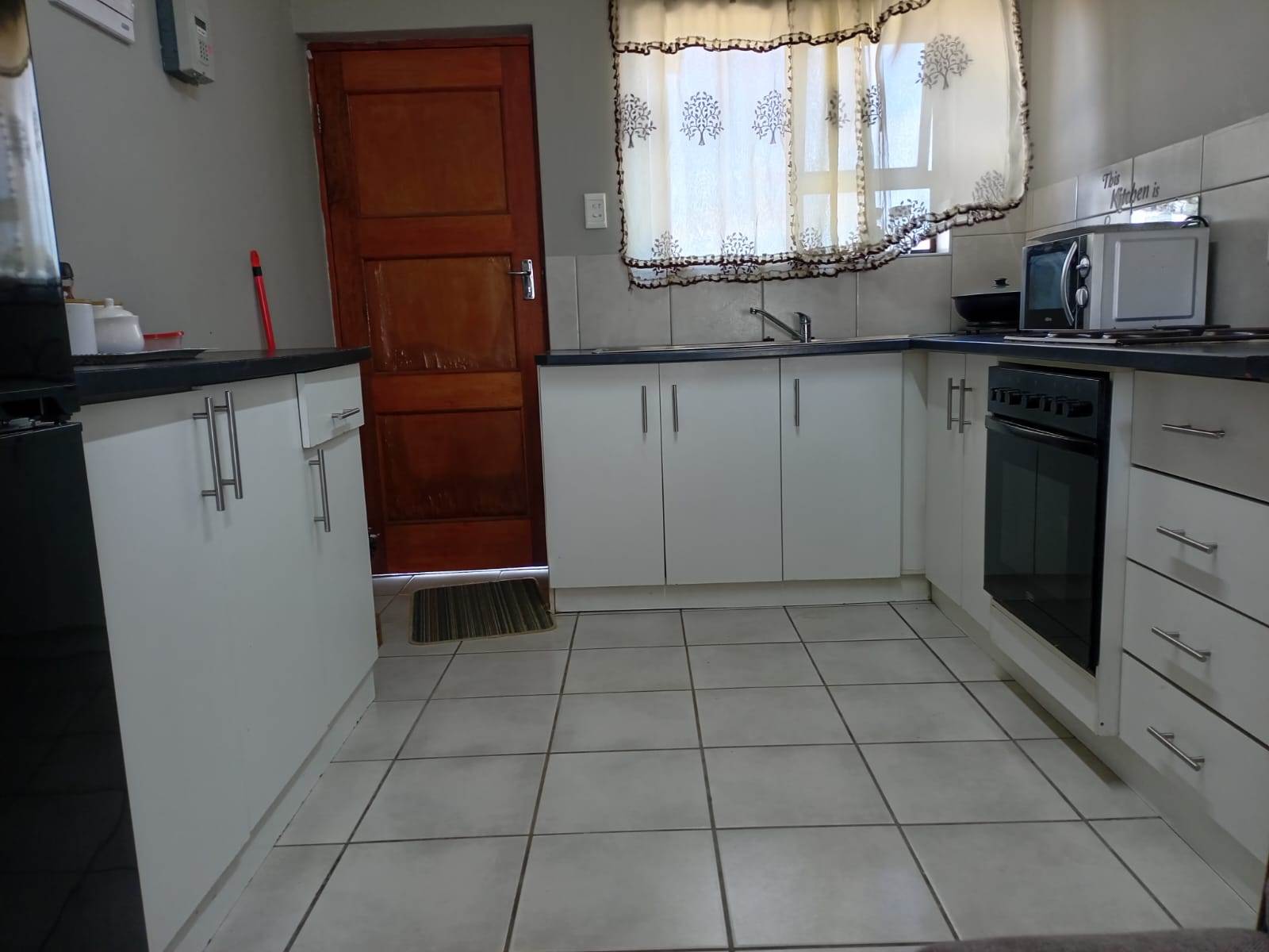 2 Bed House in Pacaltsdorp photo number 4